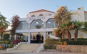 فندق ايدن روك خليج نعمة